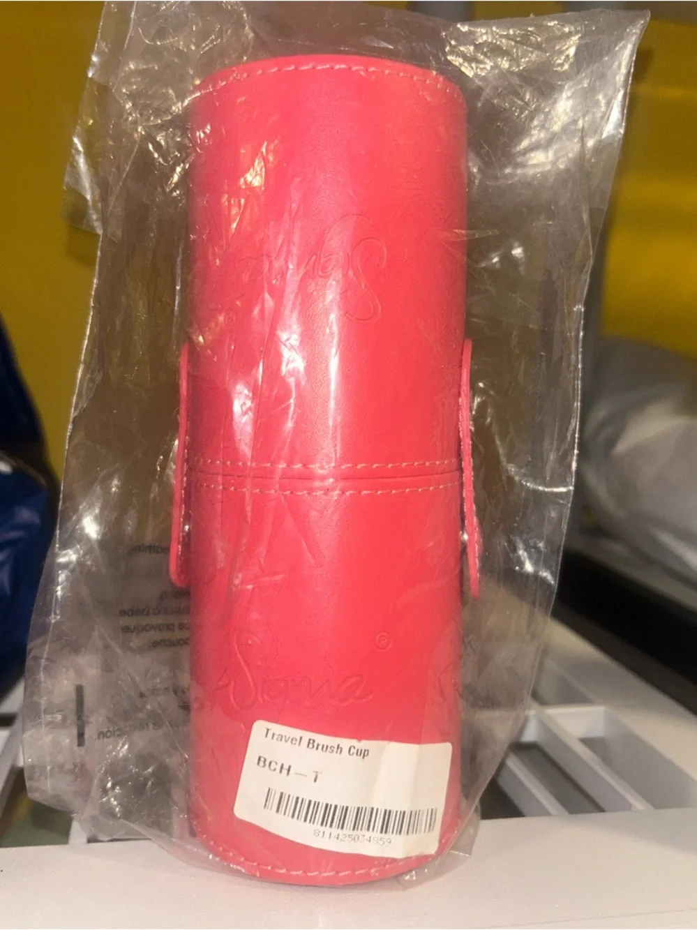 Sigma Beauty Travel Brush Holder in Pink. Snap Closure. NIP. Vegan